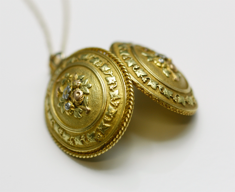 ヴィンテージ金色ロケットペンダント Antique Gallery Soleil アンティークジュエリー / カラー